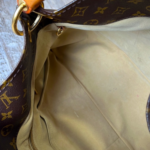 Louis Vuitton Artsy MM with Original Box and dust bag. Bonus shoulder strap. - Picture 10 of 17